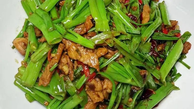 下饭神器诞生记,空心菜梗炒肉+豆豉=绝配!
