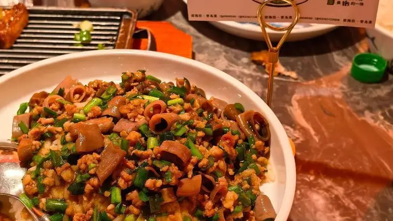 烟台美食｜外表劝退的海肠子，到底有没有人敢挑战？