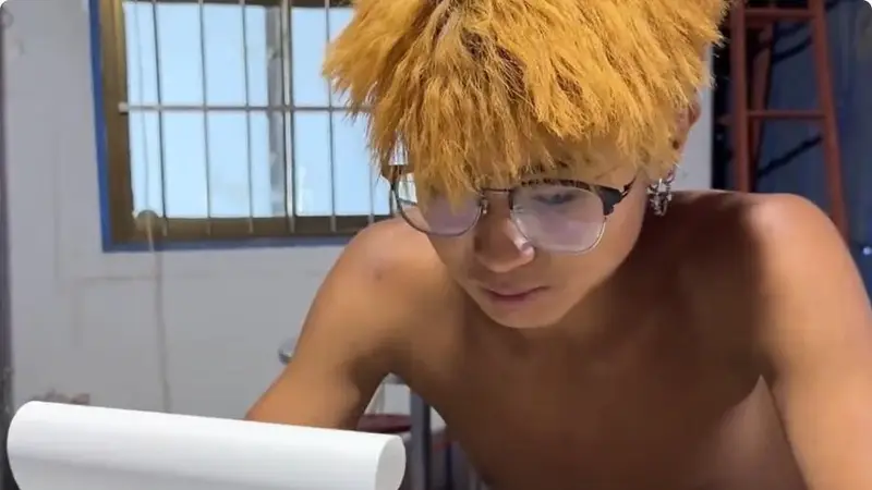 搬瓜少年一篇《我的妈妈》看哭全网,643万留守儿童,需要被看见