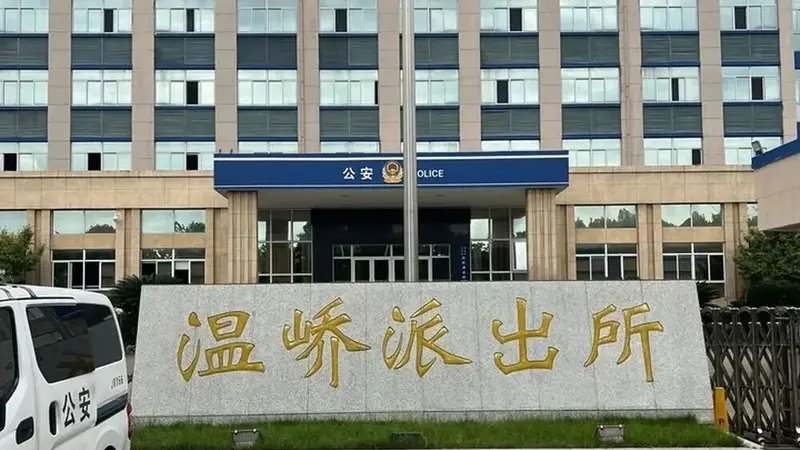 “派出所集体去KTV招异性陪侍,被纪委当场抓住!”爆料者:事发两年未通报,仅内部轻微处分,所长、教导员、副所长免职但均保留公职