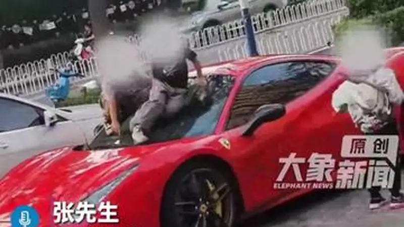 云南昆明360万法拉利被4名儿童划损,最新进展:已有3家上门道歉赔偿;车主:仍有1名家长未出面,也未表现出任何解决问题意愿,将起诉维权