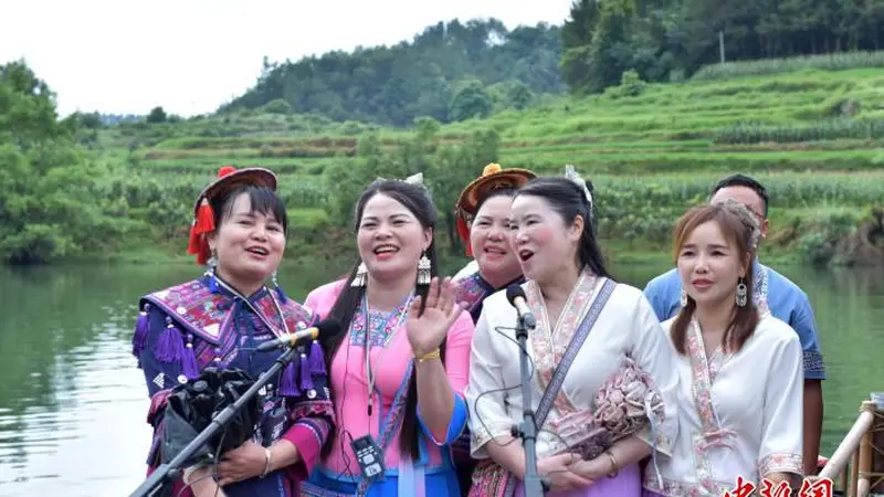 贵州荔波:千名布依族同胞踏歌龙江欢庆“六月六”