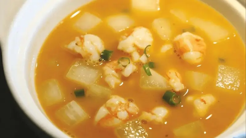 盘锦美味|鲜虾萝卜块:虾油浓汤浸萝卜,绵甜入味藏渔家暖润烟火