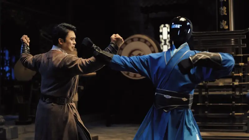 和武侠明星真人对打见招拆招!智元全球首个机器人武侠IP秀出真本事