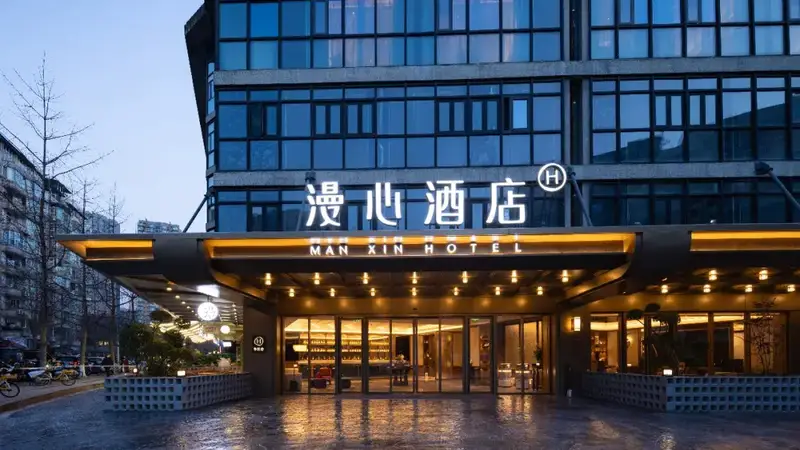两家品牌酒店,头一次开进了西村大院