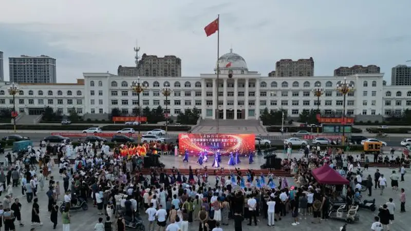 科右中旗举办第十六届图什业图广场文化节