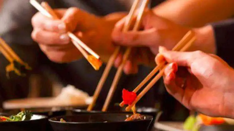 胃炎必看饮食指南:这几种食物请忌口,别再让胃病反复发作