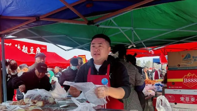 法国美女来中国旅游却一直摇头,我问了才知道,这背后有原因
