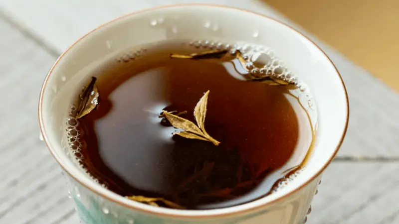 别再问喝什么好了!白开水和茶的“健康账”,一次算清