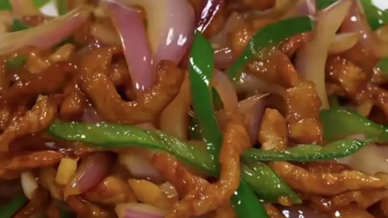 洋葱青椒炒肉丝:鲜香滑嫩 清爽微辣