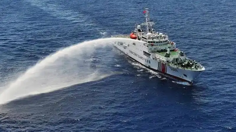 菲律宾纠集美日来南海找事,解放军亮出王牌,10艘万吨大驱集体压阵!
