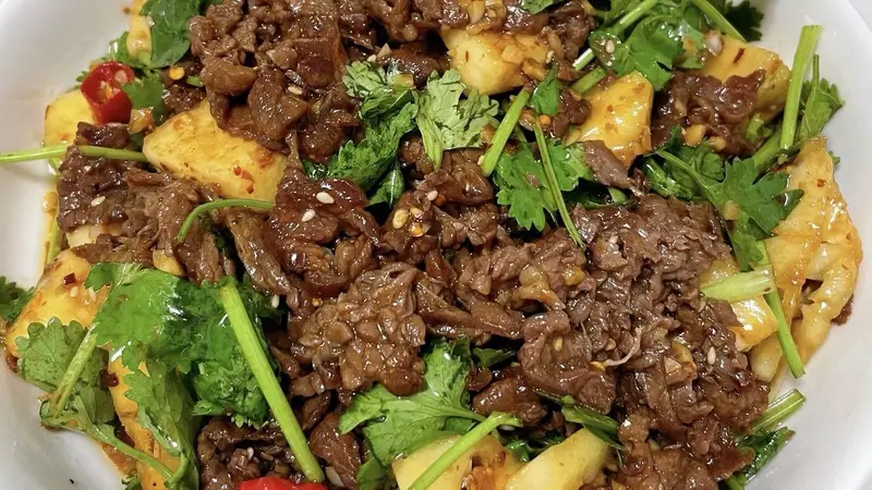 菠萝拌牛肉竟这么好吃?酸甜微辣太开胃了