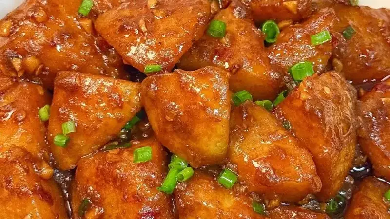 红烧土豆:粉糯入味比肉香,新手也能轻松复刻的下饭神器