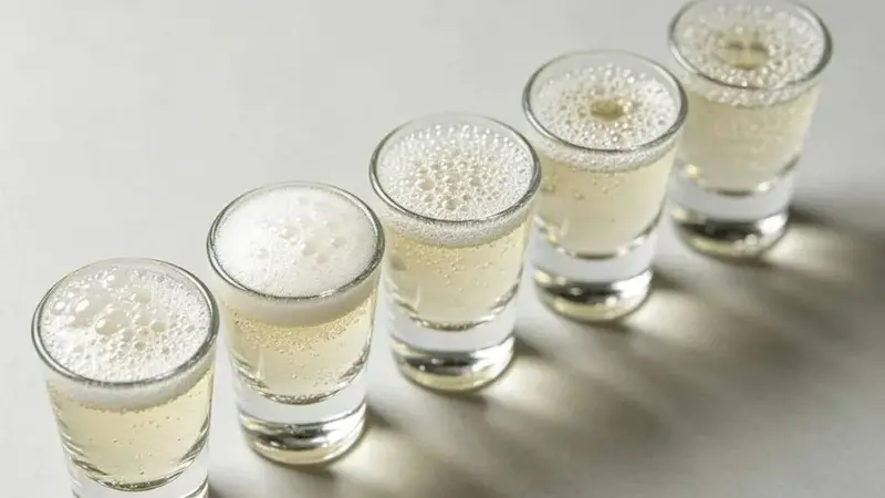 打酒节：白酒 5 种酒花一眼分清！摇一摇就能判断酒精度！