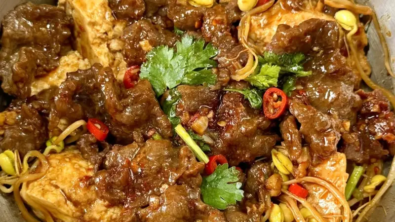 一锅焖出三重鲜香:豆芽豆腐牛肉煲的家常秘诀