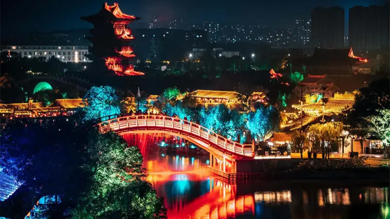 听了网友劝,景区推出“免费吃瓜”活动?景区:活动的确有,但不确定是滞销西瓜