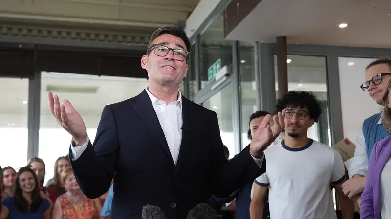 伯纳姆出任英国首相,民生新政备受关注