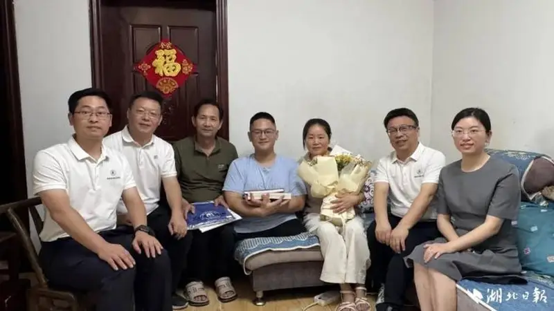 “板凳男孩”方宇翔,大学见!