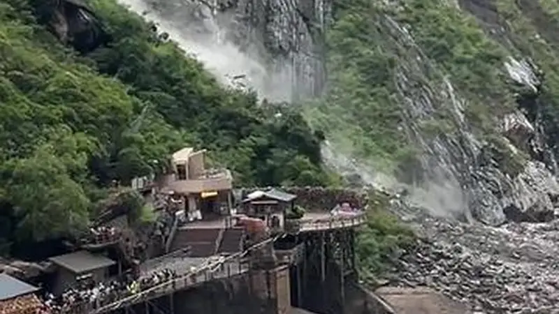 云南香格里拉虎跳峡景区附近山体落石?景区:系无人区、运营正常