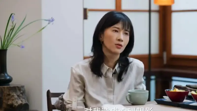 papi 酱坦白原生家庭隐痛:父母吵架,比离婚更伤人