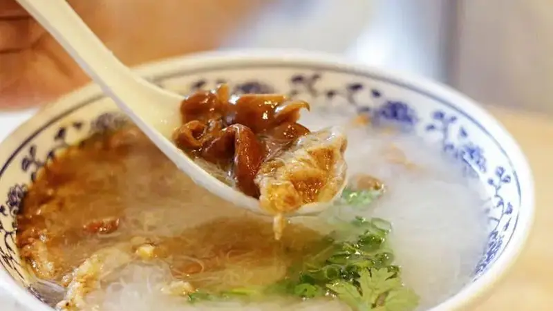厦门特色小吃面线糊,爽滑清甜,汤鲜味美