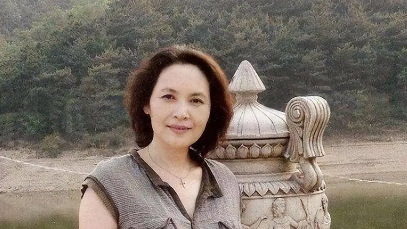 红极一时的李秀明：离婚又再婚，移居加拿大后隐退，70岁现状如何