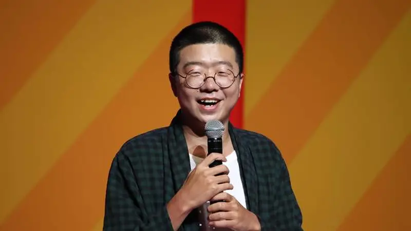 李诞从欧洲回来后感慨:原来我们嫌弃的日子,是别人眼里的天花板