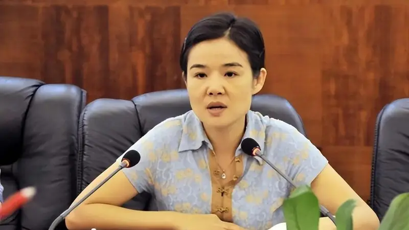 贵州美女贪官雷文蓉,五十七岁依然美丽动人,迫于压力主动自首