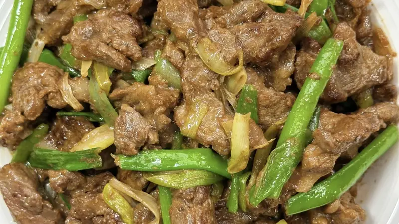葱烧牛肉:一口葱香,一口肉嫩,米饭杀手来了!