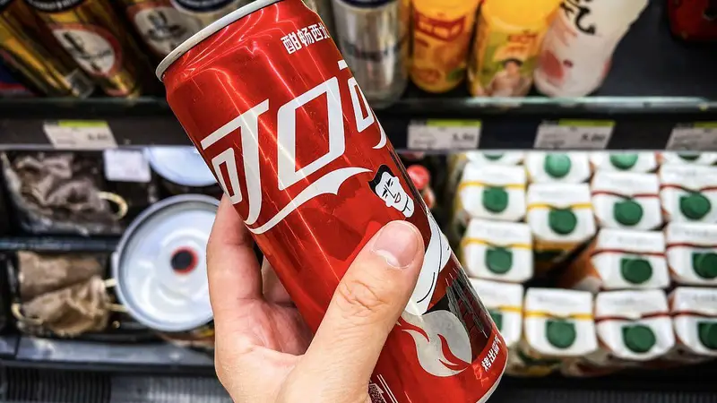 八月二日:开瓶、倒入、自己动手搅——可乐正在饮品圈走红,单店卖超5000杯