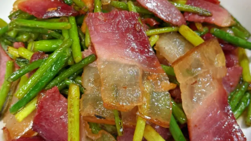 云南蒜苔炒腊肉,时令赋予餐桌的绝妙滋味