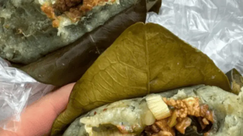 湘西蒿子粑粑软糯清香，野菜焯水减轻苦涩味