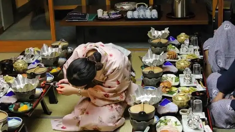 为什么日本人的笑容消失了?全民情绪破产的底层真相是什么?
