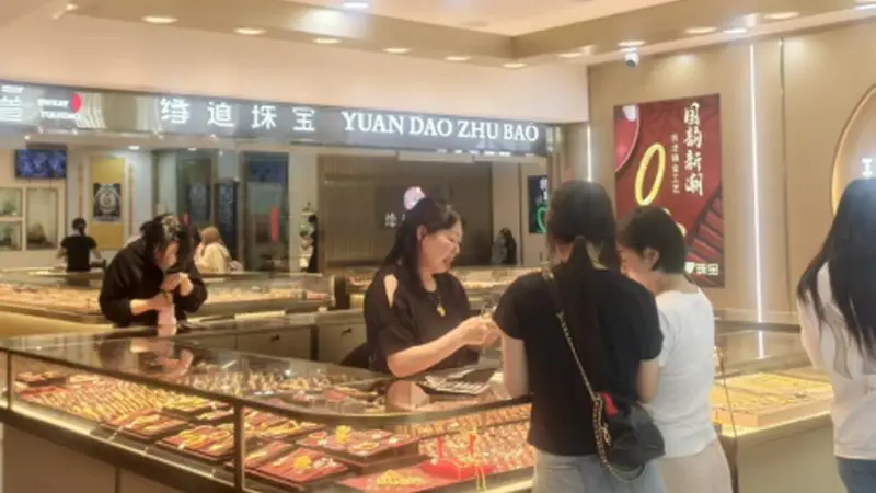 金价大跌,“上海水贝”探访!是抄底购入,还是徘徊不前?