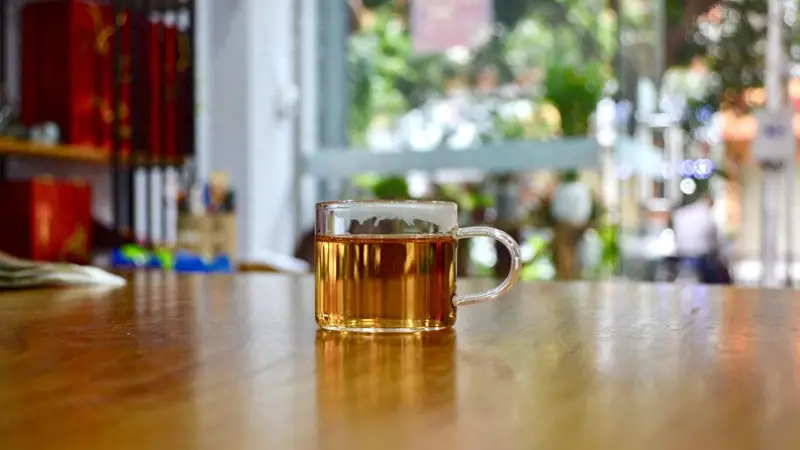 红茶再次成为关注中心,医生发现:喝红茶时,千万多留意这5点