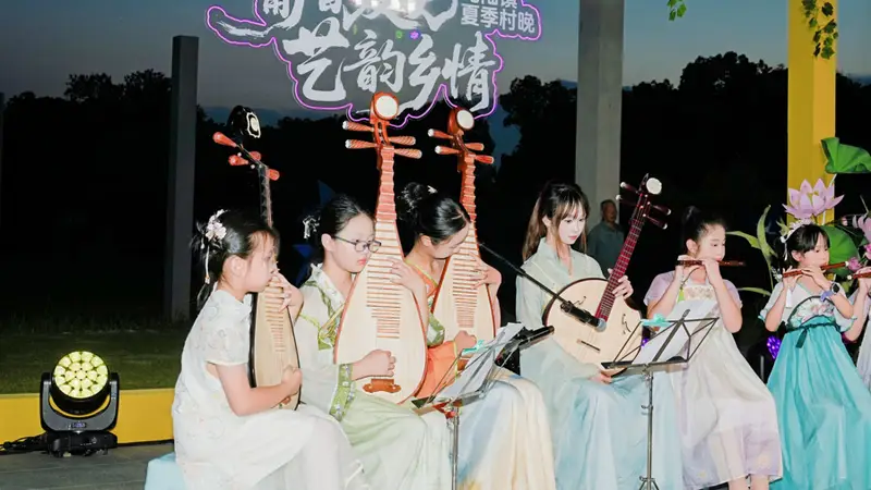 看村晚、逛市集、赏非遗,品味马陆镇夏日的“葡香乡情”