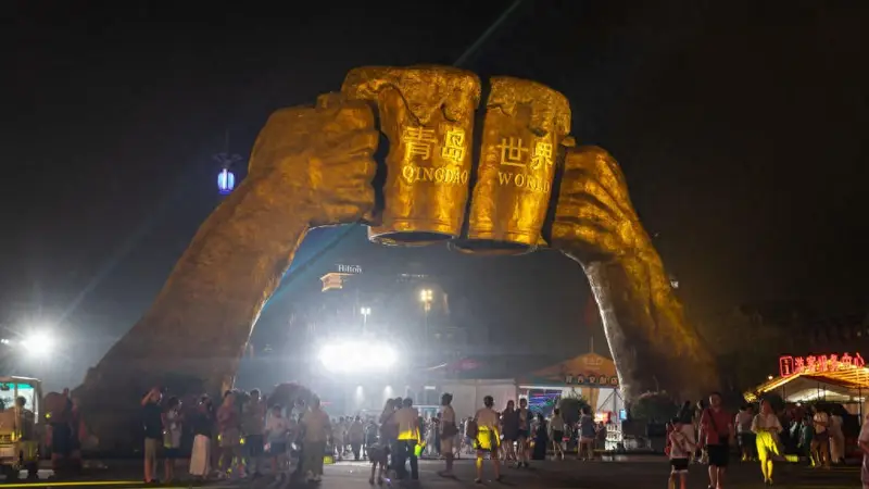 啤酒城内缤纷夜,激情畅饮享不停!