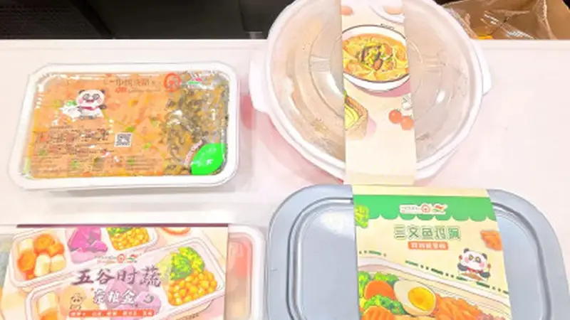 高铁列车推出夏季轻食