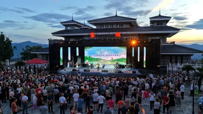 习水赤水深化文旅融合文艺展演点亮黔北夏夜