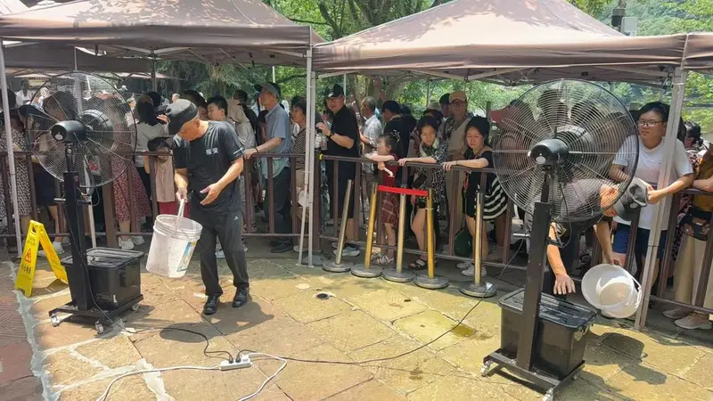 游客反映青城山索道暑期排队遭“暴晒” 官方回应:已全面升级降温硬件设施