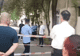 一对夫妇雨天出门疑因电线掉落被电身亡,儿子正读大三,女儿才11岁,儿子:妈妈先触电倒地,爸爸去救跟着倒下