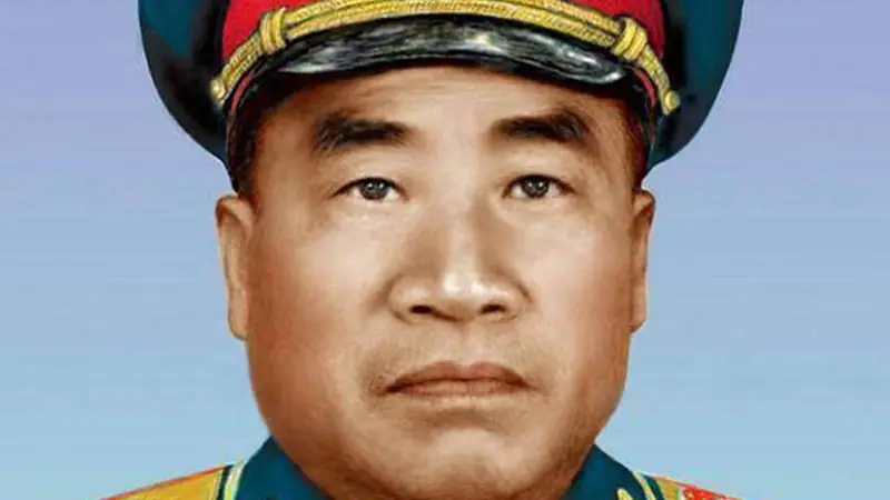 朱老总和总理一起观看空战,中国飞机被击落,25年后才松一口气!