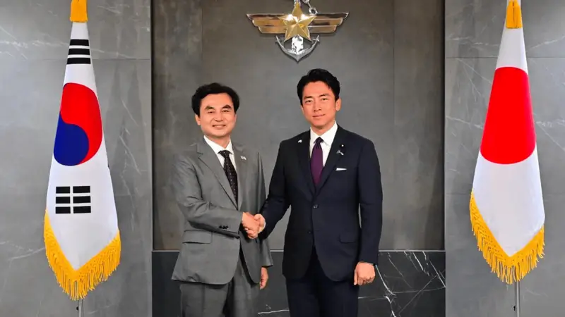 日本防卫大臣带着日韩防务协议上门,韩国再次拒签,李在明坚决不被日本拖下水
