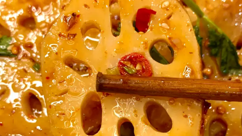 水乡鲜藕巧制凉拌小菜,清脆滋味点亮夏日餐桌
