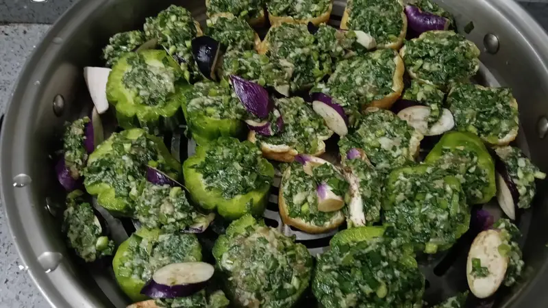 雨天里的酿豆腐与酿苦瓜