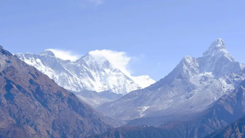 独自踏上短途远行之路,途经山林湖海各色景致,不追赶行程不奔赴打卡,随心漫步享受松弛旅途