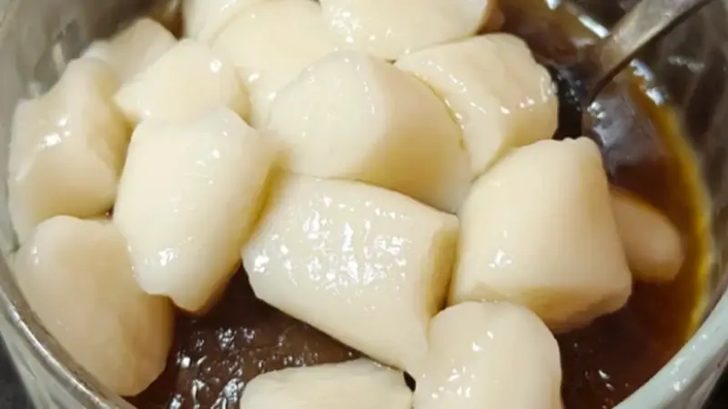 糯米柔滑流心香甜,一碗汤圆品渝地冬日食韵