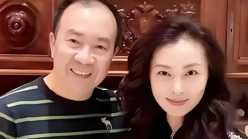 58岁袁茵近况曝光！前夫侯耀文已去世19年，如今与戴志诚婚姻很幸福