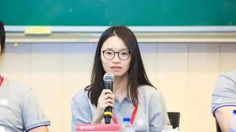 35岁王虹拿下数学界诺奖！获奖后公开回应，第一句话竟然是自嘲