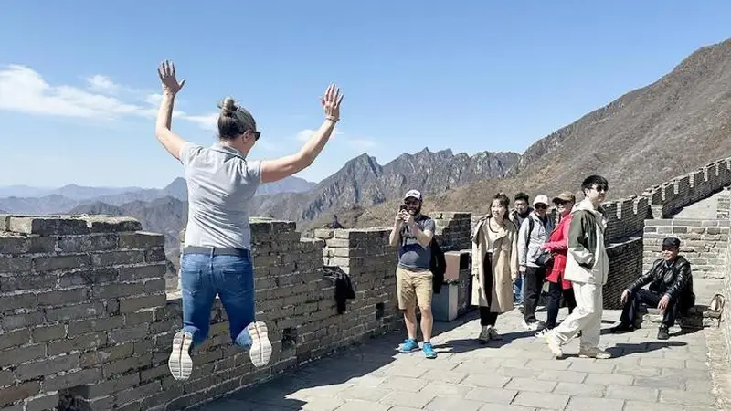 大量欧洲游客涌入中国，打着旅游“幌子”，实则另有目的